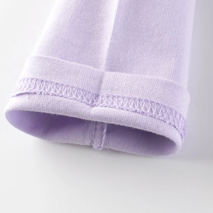 T-shirt a maniche lunghe in maglia di cotone lavanda per bambine con polsini a costine