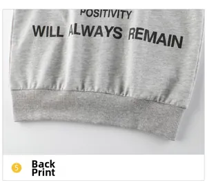 Détail du cardigan gris avec l'imprimé Positivity Will Always Remain au dos du vêtement