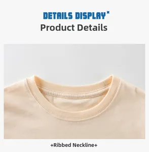 Détail macro du col rond côtelé du t-shirt en coton crème avec double couture