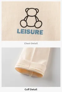 Détails de l'imprimé ours sur t-shirt enfant beige montrant les coutures et les poignets