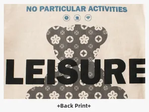 Gros plan d'un t-shirt en coton à manches longues avec imprimé ours au dos