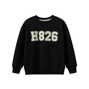 Sudadera negra clásica para niños con estampado H826 y cómodo diseño de cuello redondo