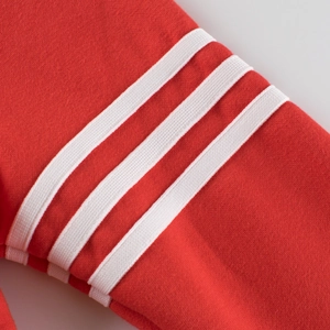 Veste à capuche rouge pour fille doublée polaire avec bandes blanches sur les manches