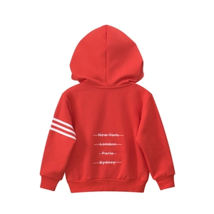Sweat à capuche rouge doublé pour fille avec rayures et noms de villes au dos