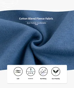 Vue macro détaillée du tissu polaire en coton bleu doux montrant la texture épaisse