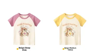 Détail de t-shirts en coton pour enfants avec manches raglan et imprimé ours ton crème
