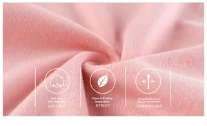 Gros plan du tissu en tricot rose doux répondant aux normes de sécurité Classe A