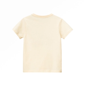 T-shirt minimaliste crème à manches courtes et col rond pour enfant sur fond blanc