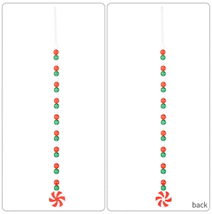 Detail achteraanzicht van rood-groen-witte kerstkraalversiering met pepermunt hanger decor