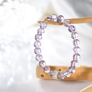 Pulsera de amatista natural de Bolivia 8mm con espaciador de circón chapado en oro de 14K
