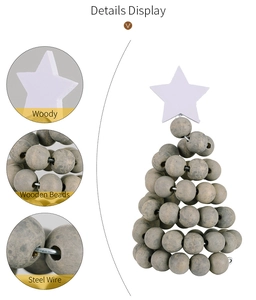 Détail d'un sapin de Noël en perles de bois avec étoile et structure en fil d'acier