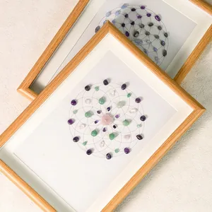 Natürliche Amethyst-Kristall-Energiegitter in Holzrahmen für minimalistische Deko