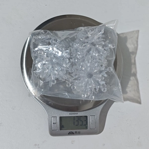 Weight measurement of 7pcs transparent acrylic snowflake ornaments in packaging