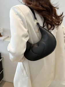 Sac hobo croissant noir rétro avec motif cœur 3D et détails en anneau doré