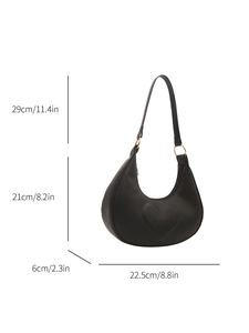 Sac croissant noir avec motif cœur et dimensions précises 22,5cm sur 21cm