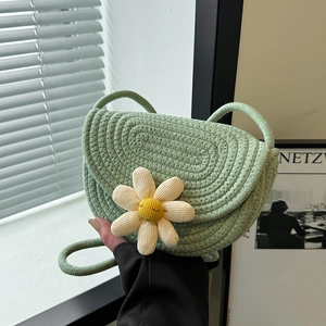 Women's Bohemian Woven Straw Crossbody Bag With 3D Daisy Flower Decor Summer Beach Shoulder Bag Casual Vacation Purse