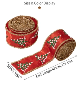Gros plan de rubans de Noël rouges de 5cm avec bords scintillants et motifs sapins