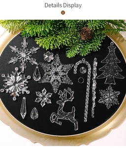 Détails de décorations de Noël en acrylique avec flocons de neige et motifs renne
