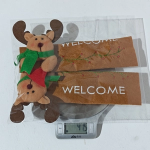 Christmas reindeer welcome hanging ornament made of brown felt, weight 47.5g detail