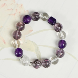 Bracelet en améthyste naturelle avec perles de cristal clair et détails en métal argenté