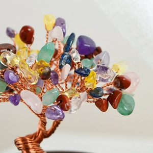 Albero della vita artigianale in cristallo con pietre naturali e filo di rame intrecciato