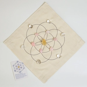 Natural Crystal Healing Grid With Sacred Geometry Canvas Mat And Tumbled Stones For Meditation Yoga Home Decor