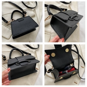 Detailansichten einer schwarzen Handtasche mit Ledermuster aus verschiedenen Winkeln und Innen