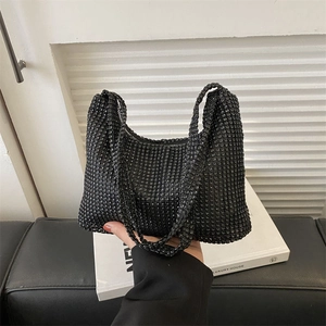 Sac à main étincelant en strass noirs avec design élégant en U pour soirées chic