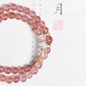 Natuurlijke aardbeienkwarts armband met dubbele wikkel, kristallen en gouden accenten