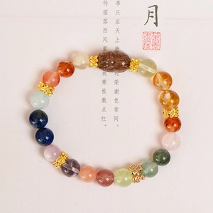 Bracelet en perles de cristal naturel multicolore avec perle en bois et détails dorés
