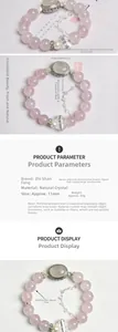 Gros plan de perles de quartz rose de 11mm avec cristal blanc à double pointe et perles