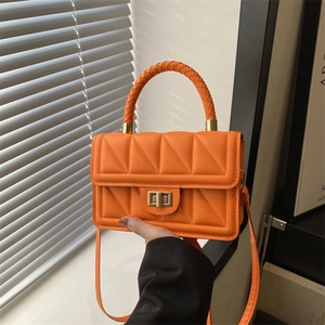 Women's Quilted Handbag With Woven Handle Fashion PU Leather Crossbody Bag Gold Metal Turn Lock Shoulder Purse For Daily Office