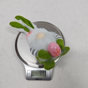 Detailed weight measurement showing 94.1g for a plush Easter bunny gnome decoration