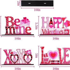 Tabla de tallas detallada de cuatro adornos de mesa de madera para San Valentín con corazones