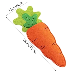 Close-up of carrot silverware pouch showing 26x12cm dimensions on white background