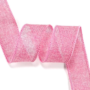 Detalle de cinta rosa con textura de lino y patrón de malla para manualidades DIY