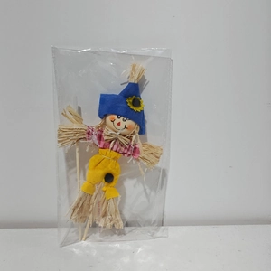 Dankfest Holz Vogelscheuche Deko mit blauem Sonnenhut und rotem Karohemd in Verpackung