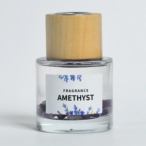 Cylindrical glass car diffuser with purple amethyst stones and natural wooden lid