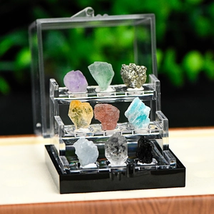 Set de 9 minéraux naturels en cristaux bruts avec présentoir en acrylique à 3 niveaux