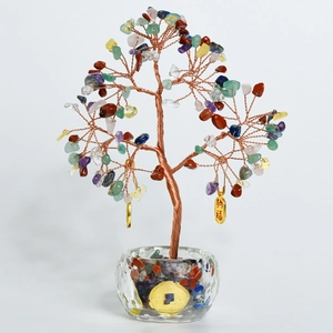 Árbol de cristales multicolores con alambre dorado y base de cuenco de vidrio claro