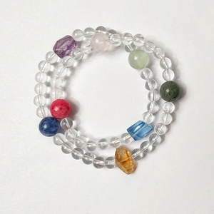 Zweilagiges 6mm Bergkristall-Armband mit bunten Edelstein-Akzenten für Damen