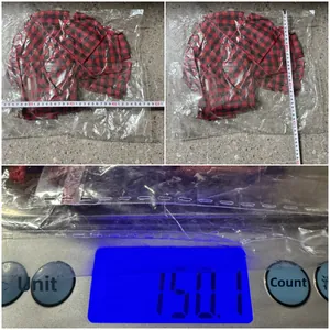 Red black plaid Christmas bow weight measurement of 150.1g and size of 40x40cm