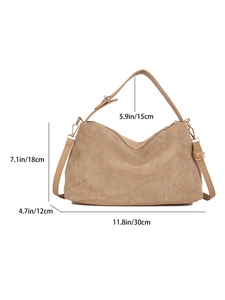 Borsa hobo in pelle scamosciata marrone con tracolla larga e 30 cm di capienza
