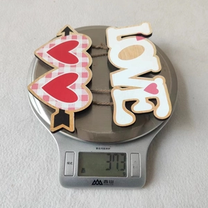 Décorations de la Saint-Valentin en bois léger avec cœur et LOVE, poids affiché de 37,3g