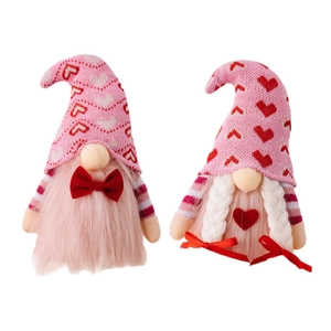 Coppia di gnomi di peluche rosa di San Valentino con decorazioni a cuore rosso