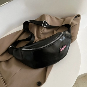 Sac De Poitrine Noir En Cuir PU Broderie Rose Style Américain Rétro Bandoulière Réglable Pour Femmes Hommes Décontracté