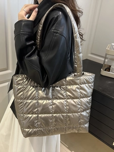 Grand sac cabas matelassé argenté brillant pour femme style décontracté hivernal chic
