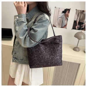Detail of the leopard print tote bag with a spacious interior and soft textured fabric