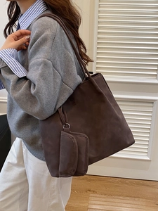 Retro brown large capacity tote bag with matching inner pouch for daily commuting