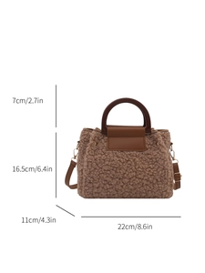 Sac à main en peluche marron avec rabat en cuir et dimensions pour la mode automne 2025